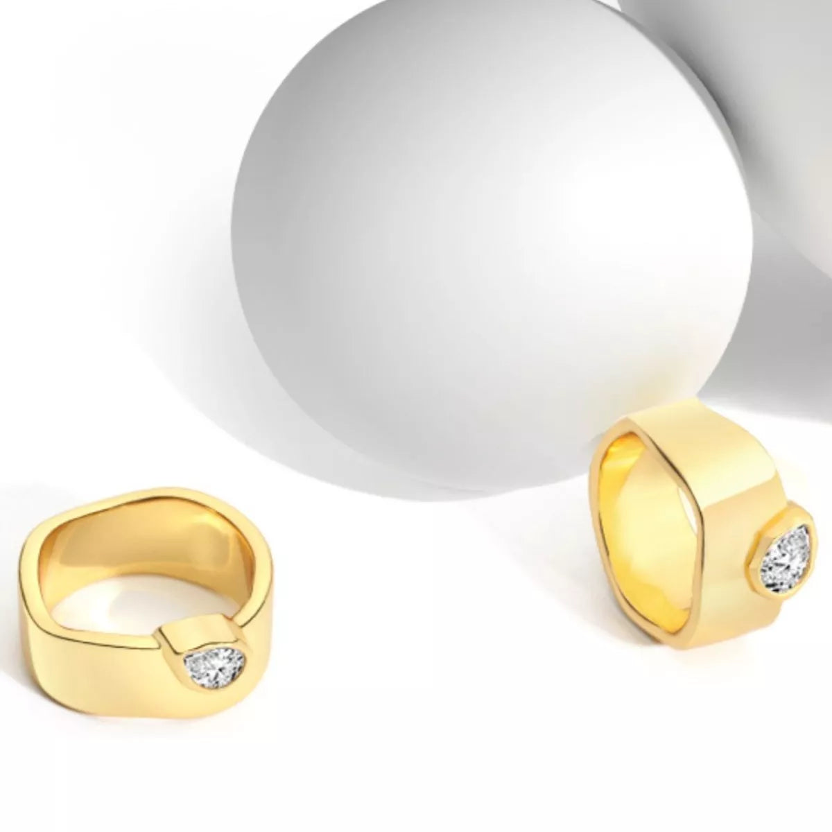 18K Gold-Plated Minimalist Design Ring - alternate ring view