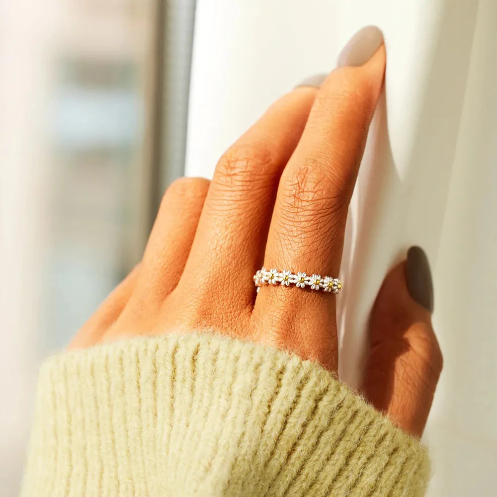 Flower Shape Sterling Silver Ring in Silver - women's ring