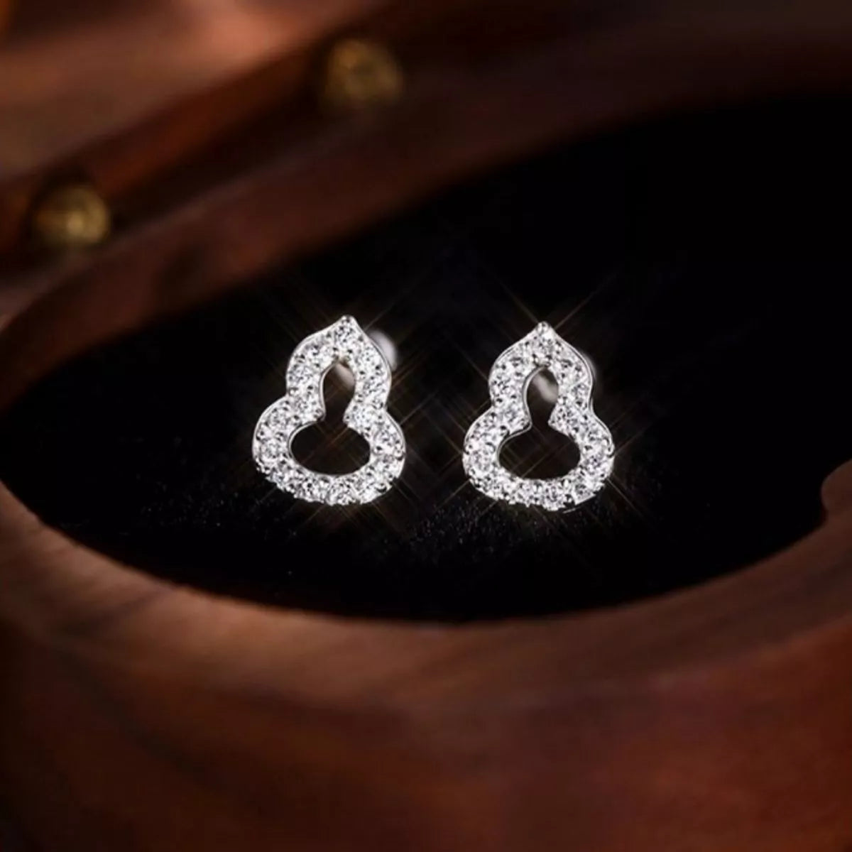 Gourd Shaped Stud Earrings - alternate earring view