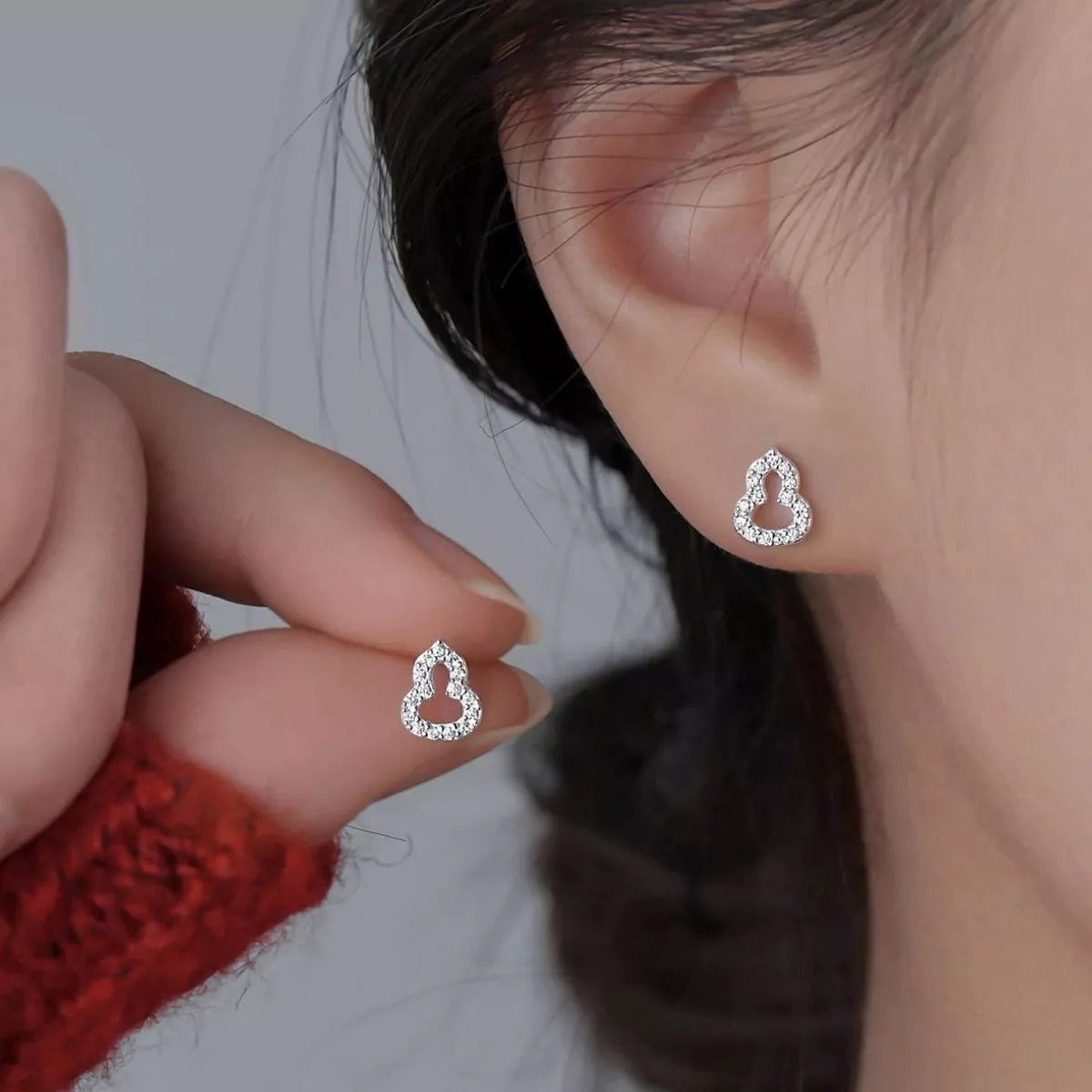 Gourd Shaped Stud Earrings - alternate earring view