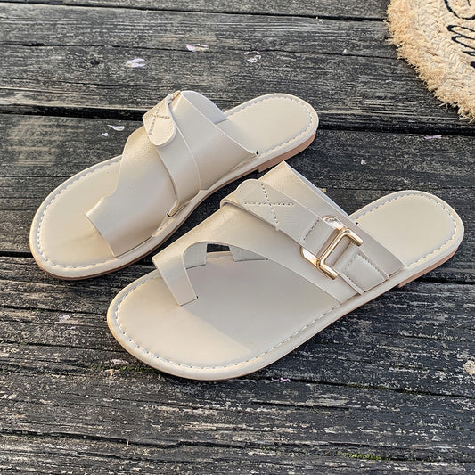 Toe Loop Buckle Decor Sandals in Black - women's flat sandals