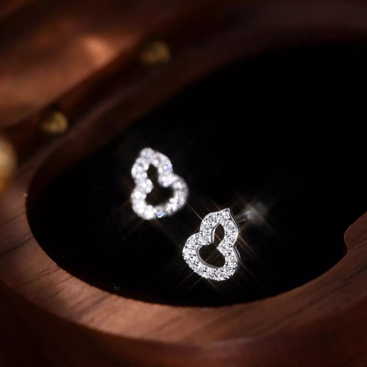 Gourd Shaped Stud Earrings - alternate earring view