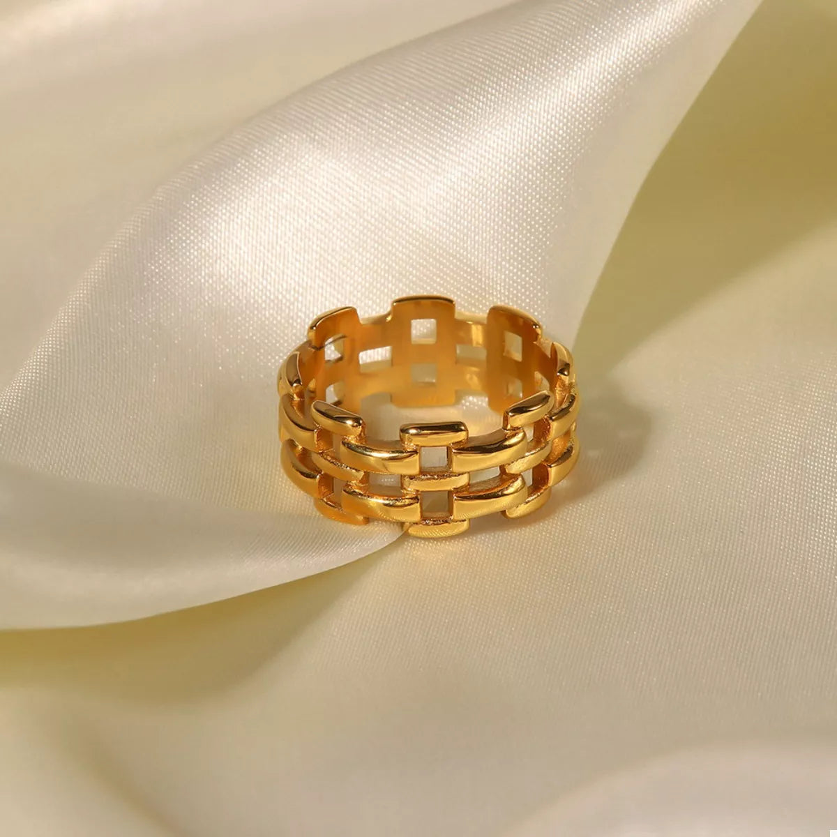 18K Gold-Plated Cutout Ring in Gold - women's ring