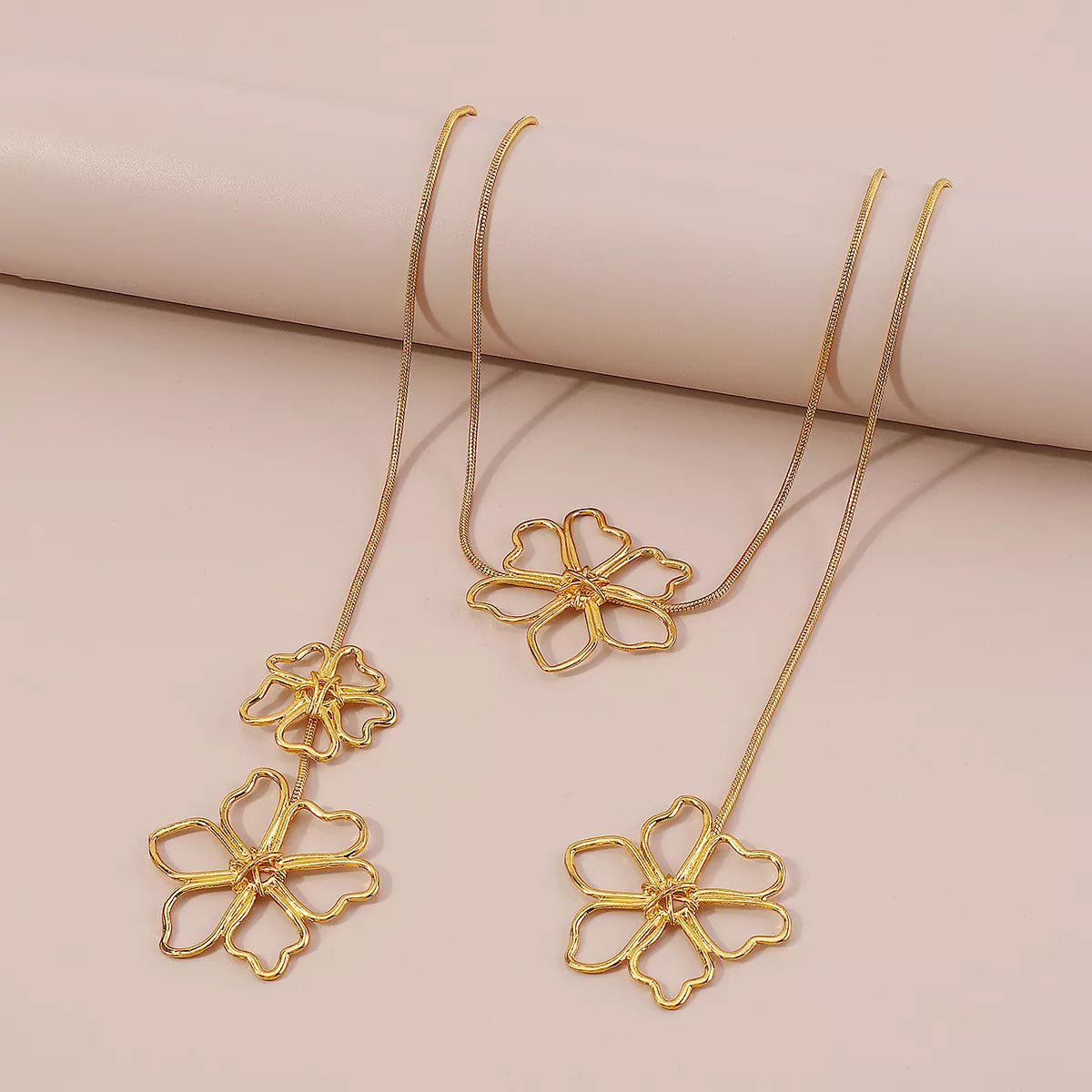 18K Gold-Plated Alloy Flower Necklace - alternate necklace view