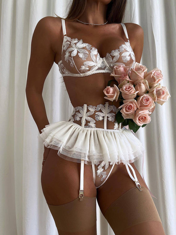 Embroidered Garter Set