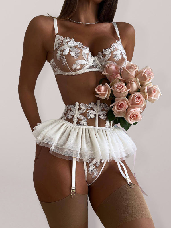 Embroidered Garter Set